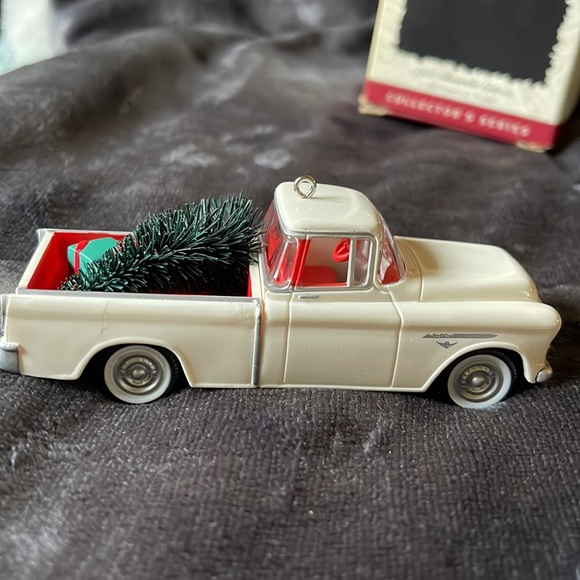 🎄 Hallmark 1955 Chevrolet Cameo Ornament - Picture 4 of 12